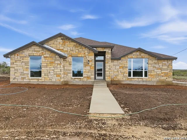 60 Friendship Hills Uvalde, TX 78801