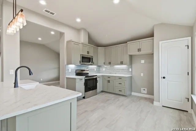 60 Friendship Hills Uvalde, TX 78801