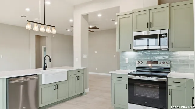 60 Friendship Hills Uvalde, TX 78801