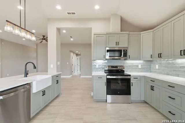 60 Friendship Hills Uvalde, TX 78801