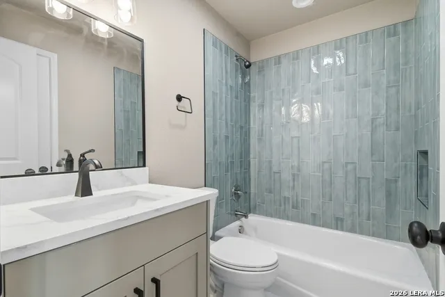 60 Friendship Hills Uvalde, TX 78801