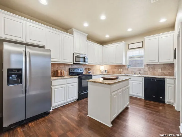 225 Greenway Dr Seguin, TX 78155