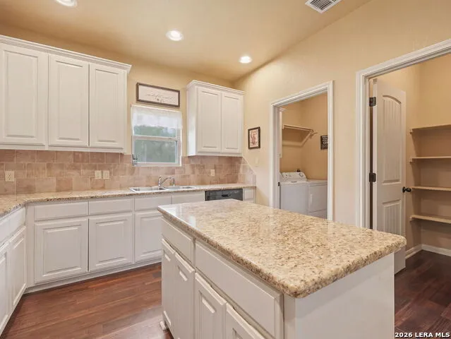 225 Greenway Dr Seguin, TX 78155