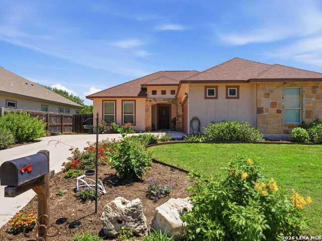 225 Greenway Dr Seguin, TX 78155