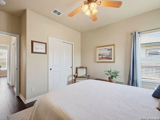 225 Greenway Dr Seguin, TX 78155