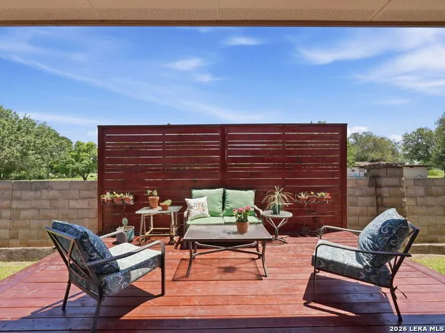 225 Greenway Dr Seguin, TX 78155