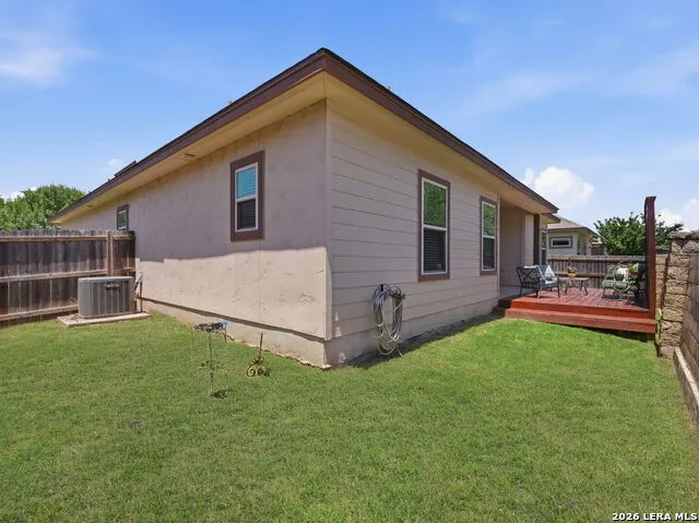 225 Greenway Dr Seguin, TX 78155