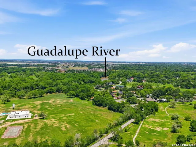 225 Greenway Dr Seguin, TX 78155