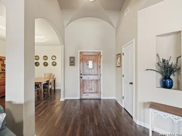 225 Greenway Dr Seguin, TX 78155