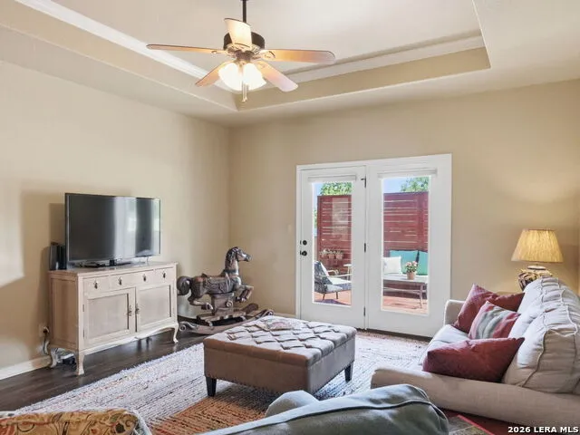 225 Greenway Dr Seguin, TX 78155