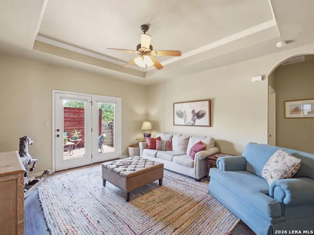 225 Greenway Dr Seguin, TX 78155