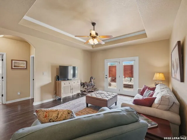 225 Greenway Dr Seguin, TX 78155