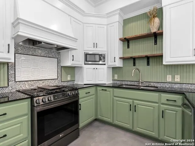 613 SPRINGS NURSERY New Braunfels, TX 78130