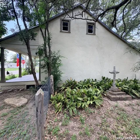 413 Petersburg Castroville, TX 78009