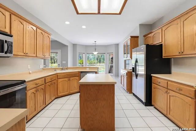 1220 Country View Dr., La Vernia, TX 78121