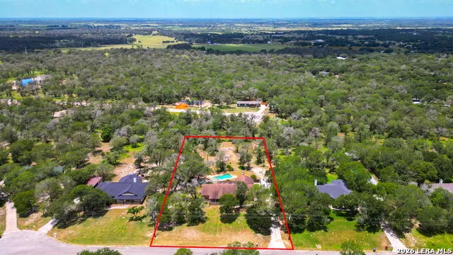 1220 Country View Dr., La Vernia, TX 78121