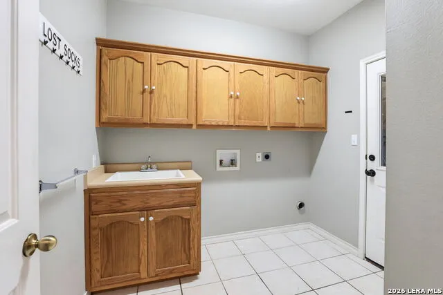 1220 Country View Dr., La Vernia, TX 78121