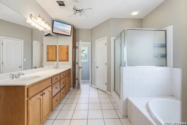 1220 Country View Dr., La Vernia, TX 78121