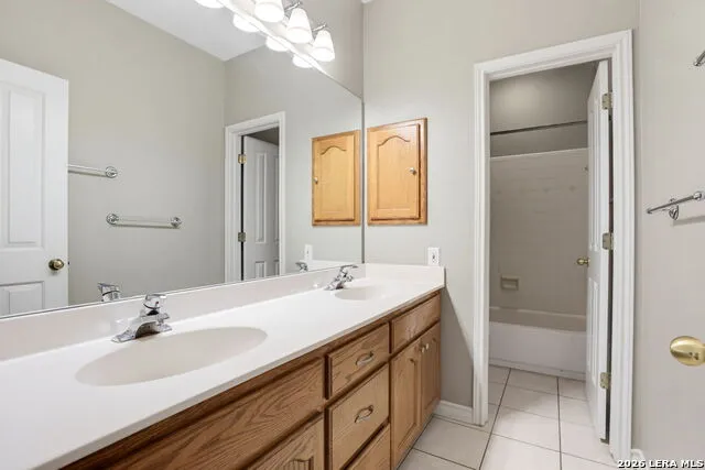 1220 Country View Dr., La Vernia, TX 78121