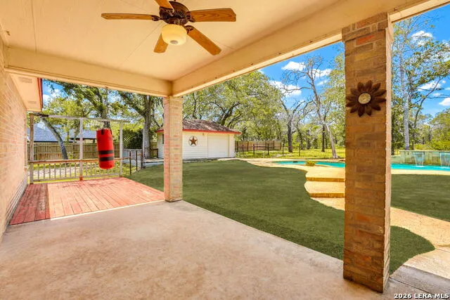 1220 Country View Dr., La Vernia, TX 78121