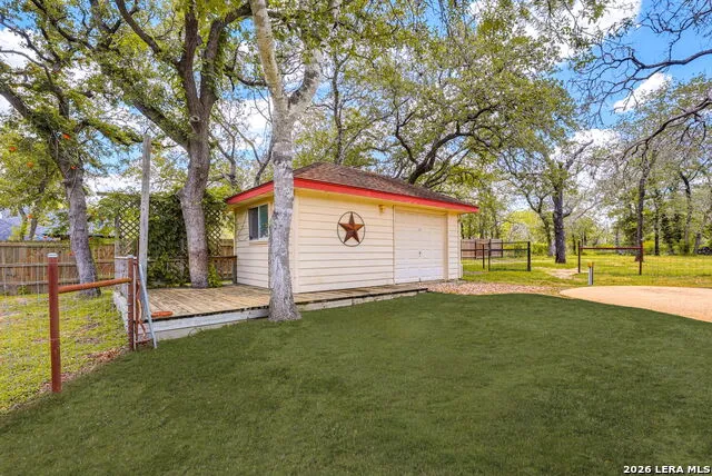 1220 Country View Dr., La Vernia, TX 78121