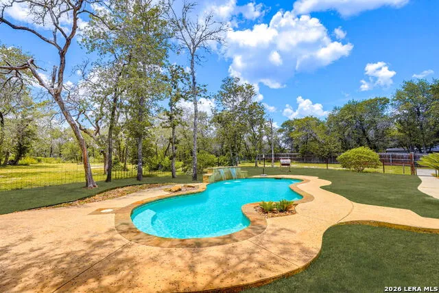 1220 Country View Dr., La Vernia, TX 78121