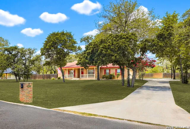 1220 Country View Dr., La Vernia, TX 78121