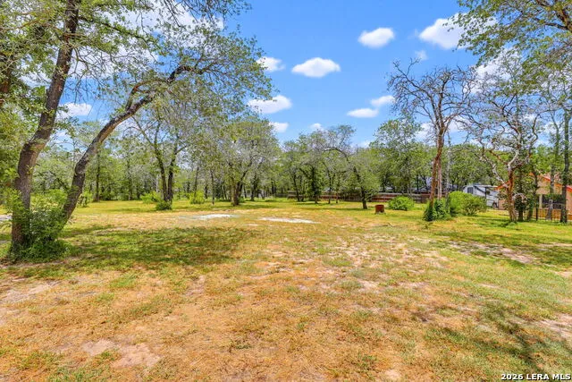 1220 Country View Dr., La Vernia, TX 78121