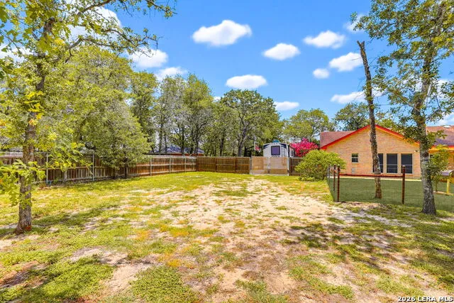 1220 Country View Dr., La Vernia, TX 78121