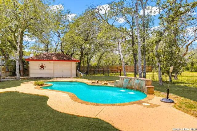 1220 Country View Dr., La Vernia, TX 78121