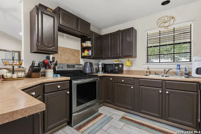 126 WOODLAND DR Pleasanton, TX 78064