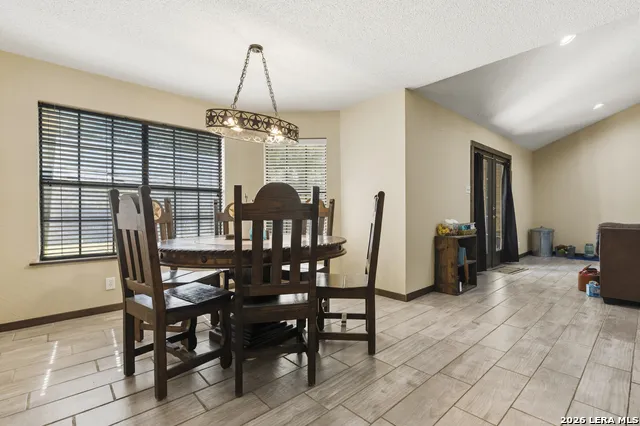 126 WOODLAND DR Pleasanton, TX 78064