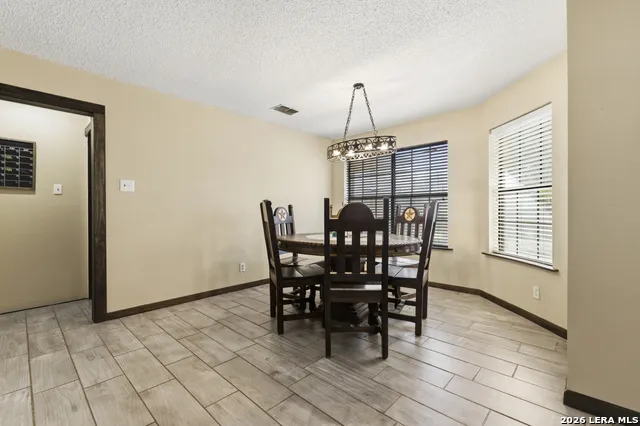126 WOODLAND DR Pleasanton, TX 78064