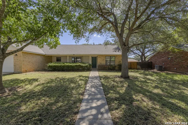 126 WOODLAND DR Pleasanton, TX 78064