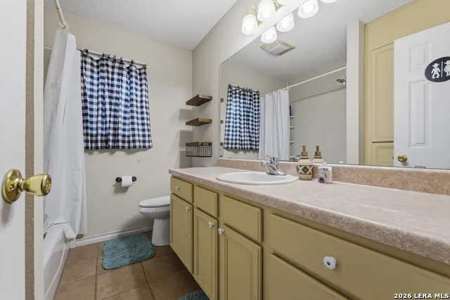 126 WOODLAND DR Pleasanton, TX 78064