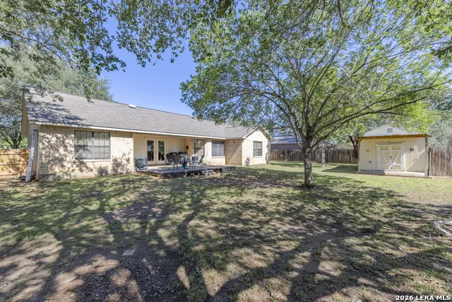 126 WOODLAND DR Pleasanton, TX 78064
