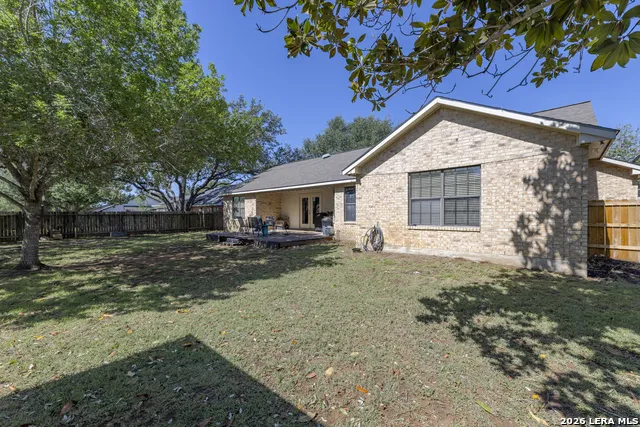 126 WOODLAND DR Pleasanton, TX 78064