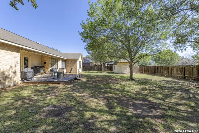126 WOODLAND DR Pleasanton, TX 78064