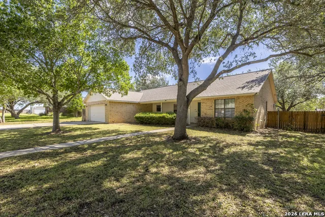 126 WOODLAND DR Pleasanton, TX 78064
