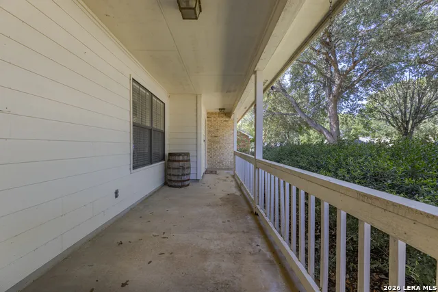 126 WOODLAND DR Pleasanton, TX 78064