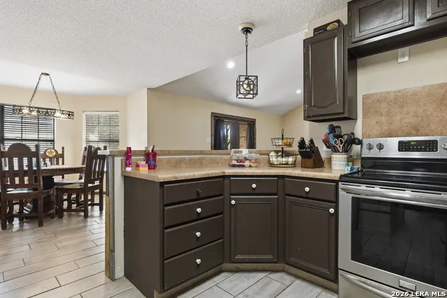 126 WOODLAND DR Pleasanton, TX 78064