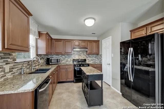 2418 FAYETTE DR New Braunfels, TX 78130