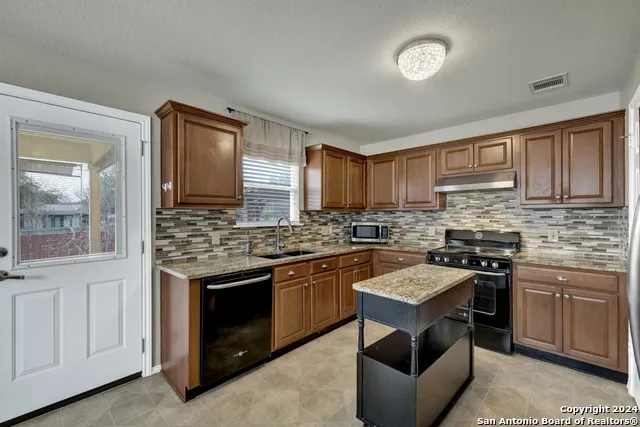 2418 FAYETTE DR New Braunfels, TX 78130