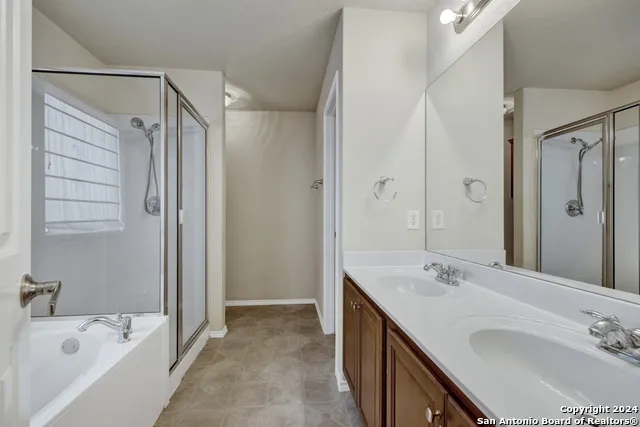 2418 FAYETTE DR New Braunfels, TX 78130