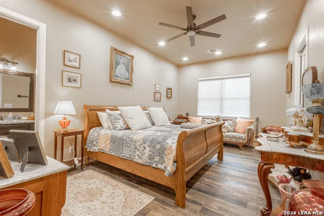125 Bobcat Bend La Vernia, TX 78121