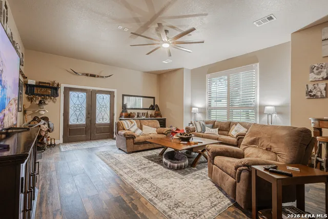 125 Bobcat Bend La Vernia, TX 78121