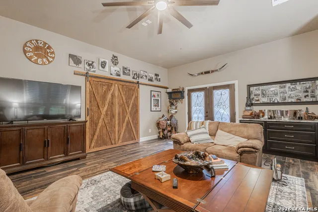125 Bobcat Bend La Vernia, TX 78121