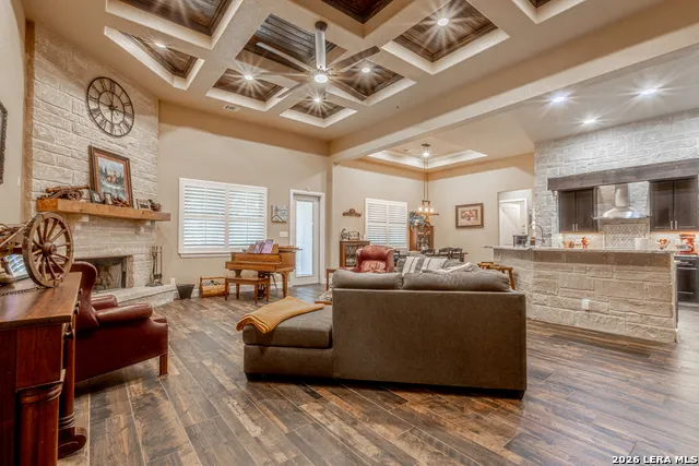 125 Bobcat Bend La Vernia, TX 78121