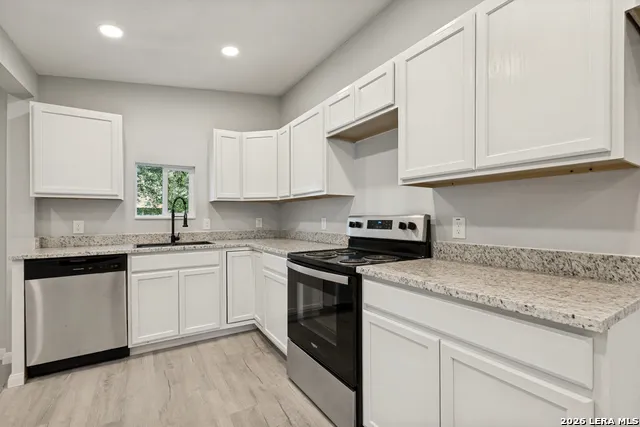 7518 SLEEPY VALLEY DR San Antonio, TX 78242