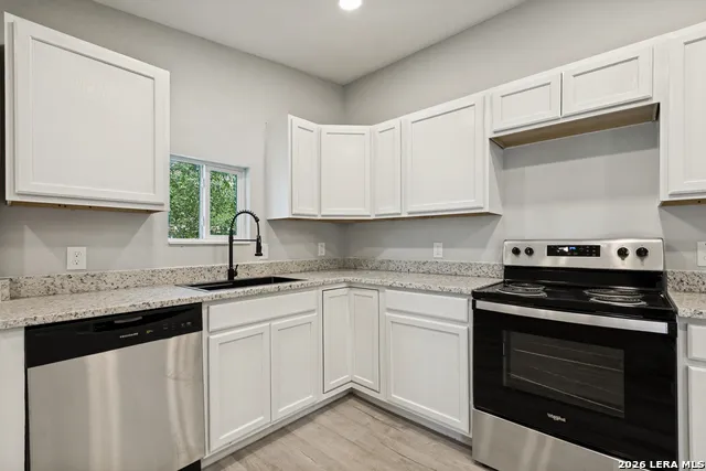 7518 SLEEPY VALLEY DR San Antonio, TX 78242